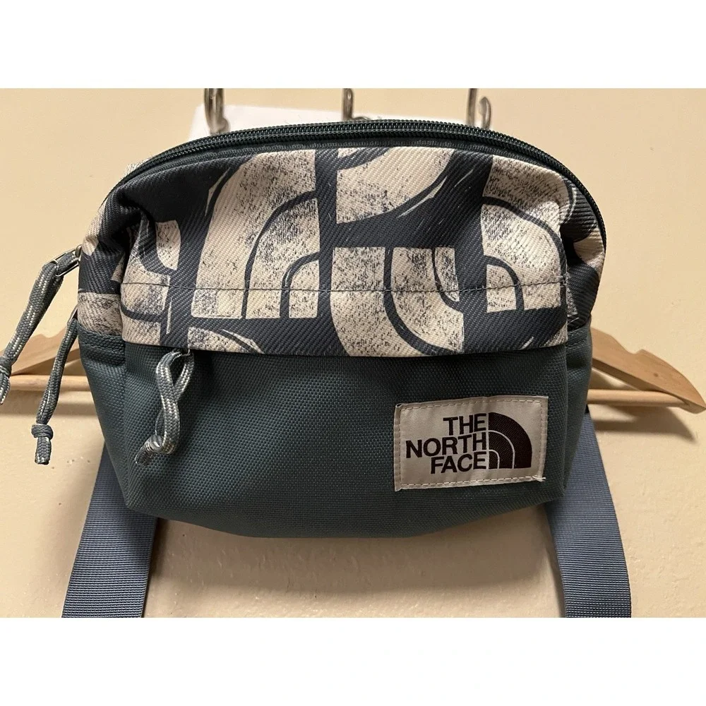The North Face Berkeley Lumbar Crossbody Pack Blue-Gray White Geometric Print‎